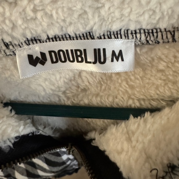 DOUBLJU Women’s fleece lined black and white zip up vest. Size M. EUC. - Picture 8 of 9